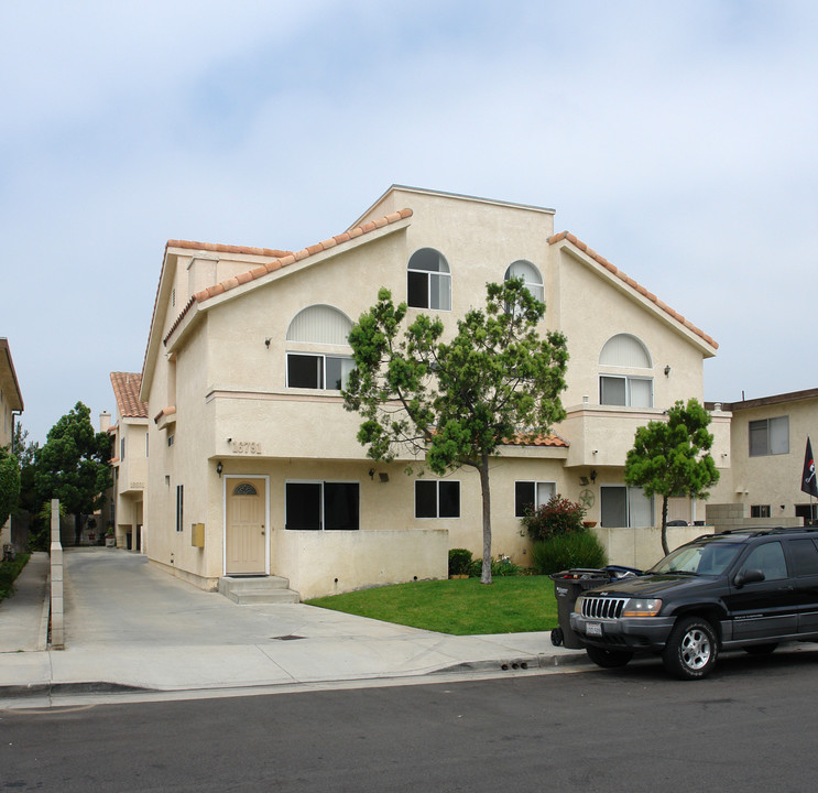 16791-16801 Blanton St in Huntington Beach, CA - Foto de edificio