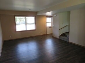 1605-1607 Briarwood Ln in Hartford, WI - Building Photo - Building Photo