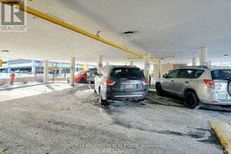 160 Wellington St E in Aurora, ON - Building Photo - Building Photo