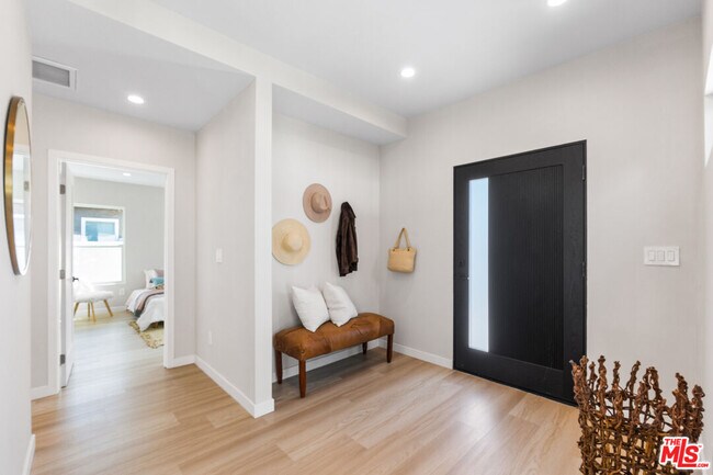 8621 Olin St in Los Angeles, CA - Building Photo - Building Photo