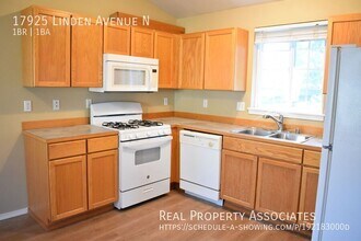 17925 Linden Ave N in Shoreline, WA - Building Photo - Building Photo