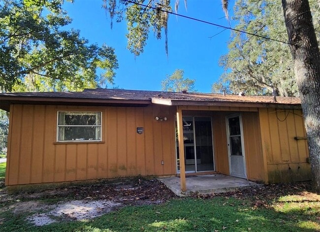 20045 Suncrest Dr in Brooksville, FL - Building Photo - Building Photo