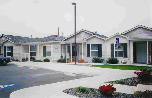 Summercreek Place in Eureka, CA - Building Photo - Building Photo