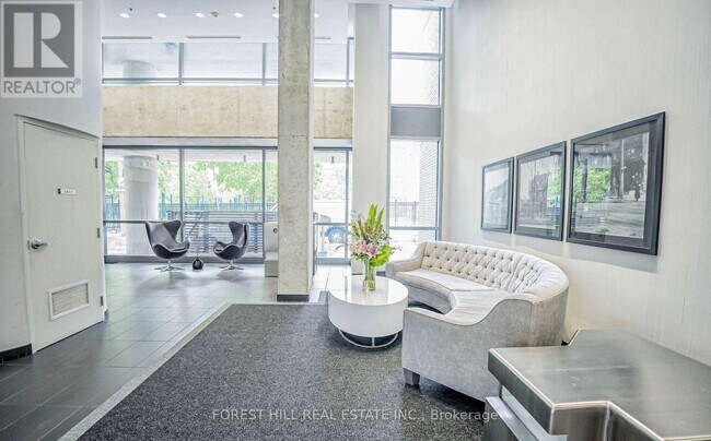 285 Mutual St in Toronto, ON - Building Photo - Building Photo