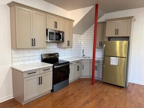 711 Chew St, Unit 1 in Allentown, PA - Foto de edificio - Building Photo