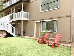 3440 S Walkup Dr, Unit Apartment in the Pines in Flagstaff, AZ - Building Photo - Building Photo