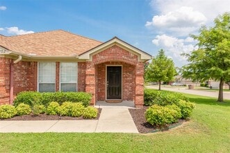 202 Whitestone Way in Weatherford, TX - Building Photo - Building Photo