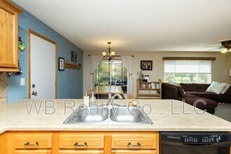 10202 Catalina Dr in Johnston, IA - Building Photo - Building Photo