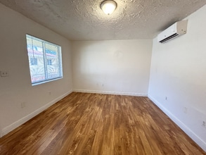 641 NE 86th St in Miami, FL - Foto de edificio - Building Photo