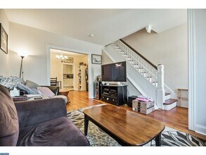 385 Conarroe St in Philadelphia, PA - Building Photo - Building Photo