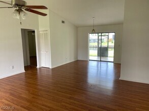 5367 Coral Ave in Cape Coral, FL - Foto de edificio - Building Photo