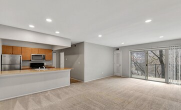 Linwood Towers in Cincinnati, OH - Building Photo - Interior Photo