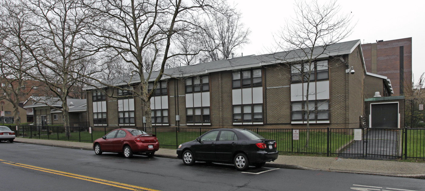 Depew Manor in Nyack, NY - Building Photo