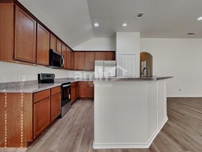 924 Mesa Vista Dr in Crowley, TX - Foto de edificio - Building Photo