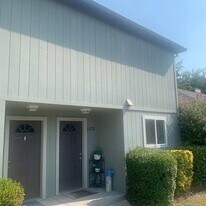 1872 NE Fairview Ave in Grants Pass, OR - Building Photo