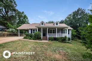 8218 Lakeview Dr SW in Covington, GA - Building Photo