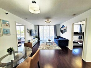 2642 Collins Ave in Miami Beach, FL - Building Photo - Building Photo