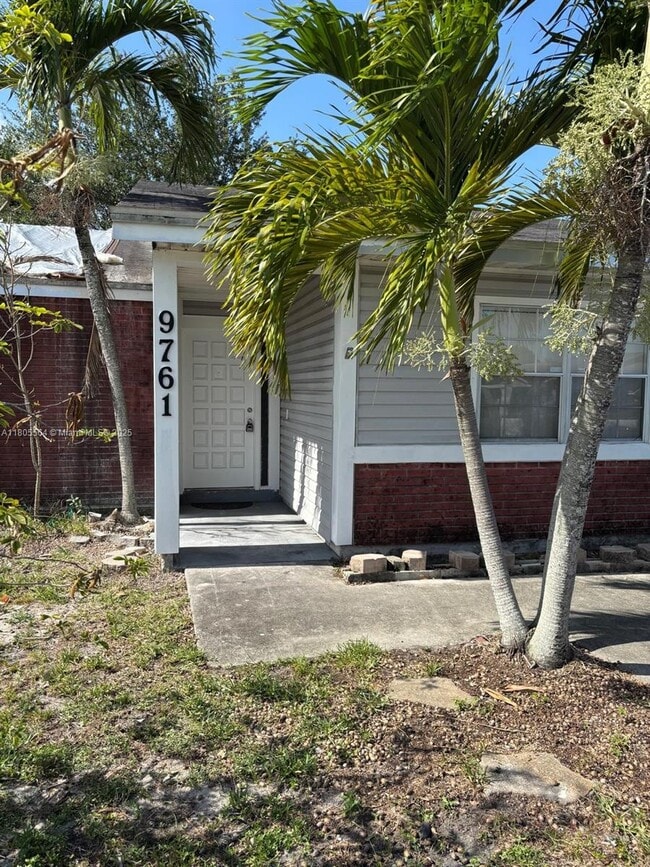 9761 W Heather Ln in Miramar, FL - Building Photo - Building Photo