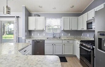 104 Cherry Blossom Ln in Lady Lake, FL - Building Photo - Building Photo