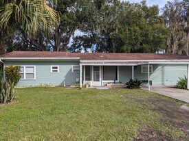 5008 School Rd in Land O Lakes, FL - Building Photo