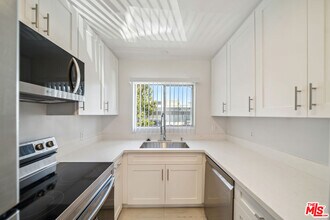 326 Serrano Ave in Los Angeles, CA - Building Photo - Building Photo