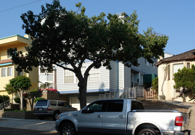 345 Concord St in El Segundo, CA - Building Photo - Building Photo