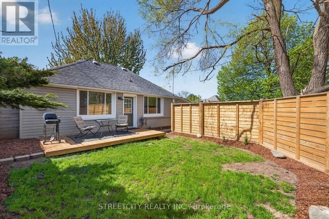 1055 Commissioners Rd E