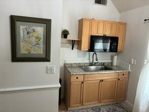 7447 Hawkins Rd, Unit 1 in Sarasota, FL - Building Photo - Building Photo