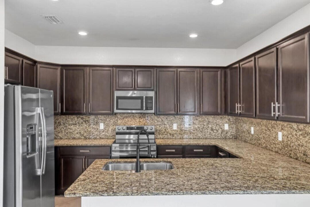 5325 Ashley River Rd in West Palm Beach, FL - Building Photo
