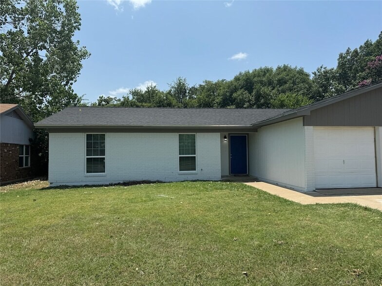 533 Linda Dr in Burleson, TX - Building Photo