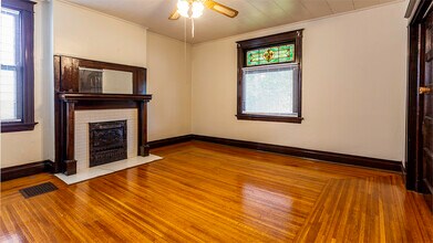 532 Riddle Rd, Unit Apt. 1 in Cincinnati, OH - Building Photo - Building Photo
