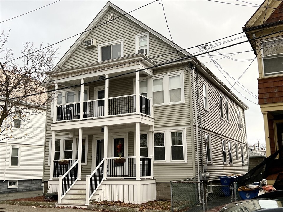 31 Cutler St in Winthrop, MA - Building Photo