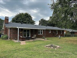 1721 Erin Way in Bowling Green, KY - Building Photo - Building Photo