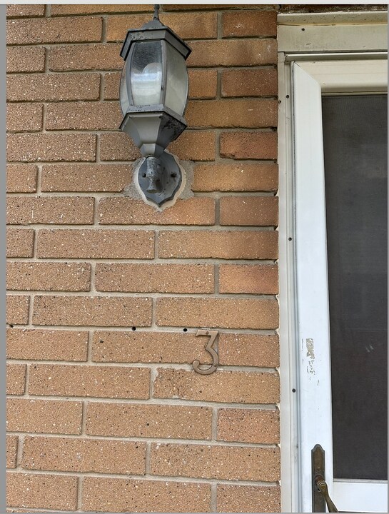 255 Talbot St N in Essex, ON - Building Photo