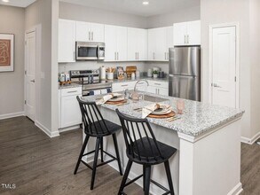 3520 Pinetree Grv Ln, Unit B1 in Raleigh, NC - Building Photo - Building Photo
