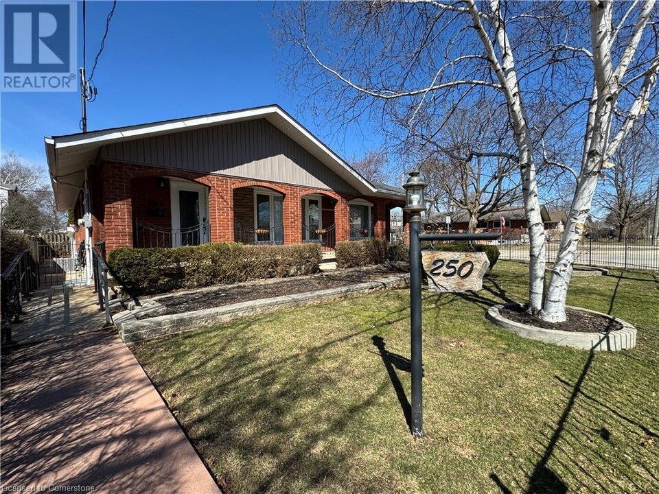 250 W 31st St in Hamilton, ON - Building Photo