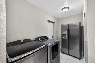 1941 Brown Rd in Alva, FL - Foto de edificio - Building Photo