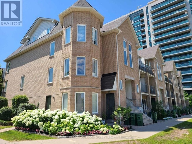 130-130 Vanderhoof Ave in Toronto, ON - Building Photo - Building Photo