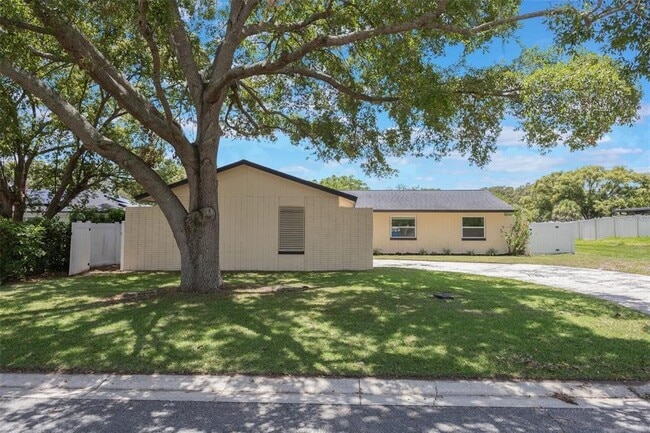 725 Laurel Way in Casselberry, FL - Building Photo - Building Photo