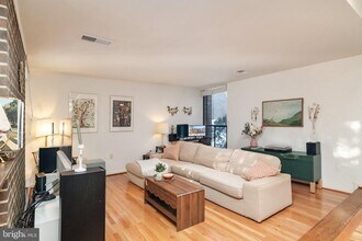 2110 Bonnywood Ln in Silver Spring, MD - Building Photo - Building Photo