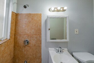 22 Warren St, Unit 14 in Lynn, MA - Building Photo - Building Photo