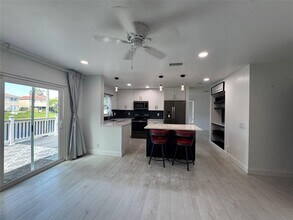 7481 Santa Monica Dr in Margate, FL - Building Photo - Building Photo