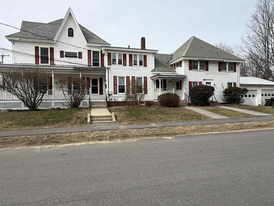 405A Elm St in Laconia, NH - Building Photo