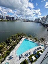 3300 NE 188th St in Aventura, FL - Foto de edificio - Building Photo