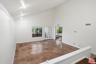 24124 Mentry Dr in Santa Clarita, CA - Building Photo - Building Photo