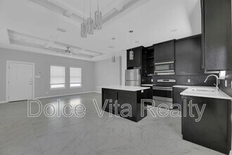 1012 E la Cantera Ave in McAllen, TX - Building Photo - Building Photo