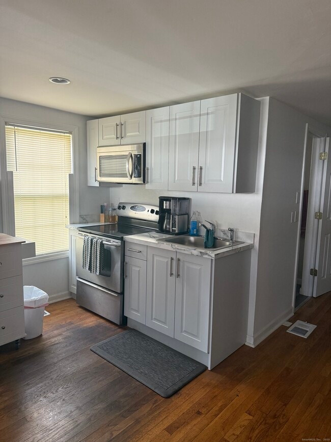 1347 E Main St in Meriden, CT - Building Photo - Building Photo