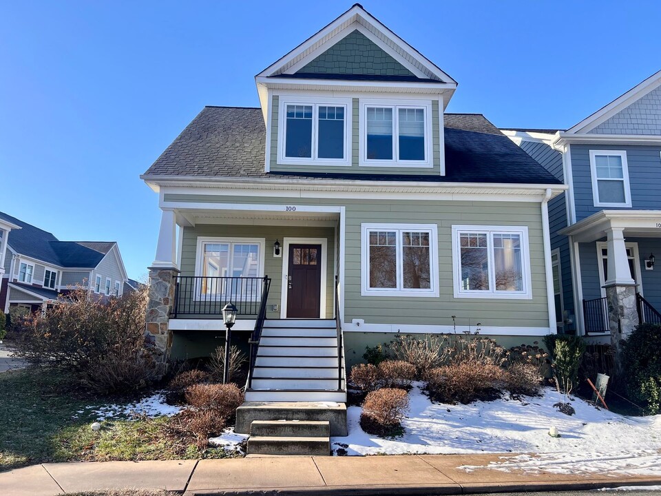 100 Somesso Ct in Charlottesville, VA - Building Photo