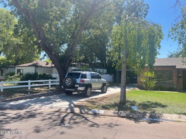 53 E Oregon Ave in Phoenix, AZ - Foto de edificio - Building Photo