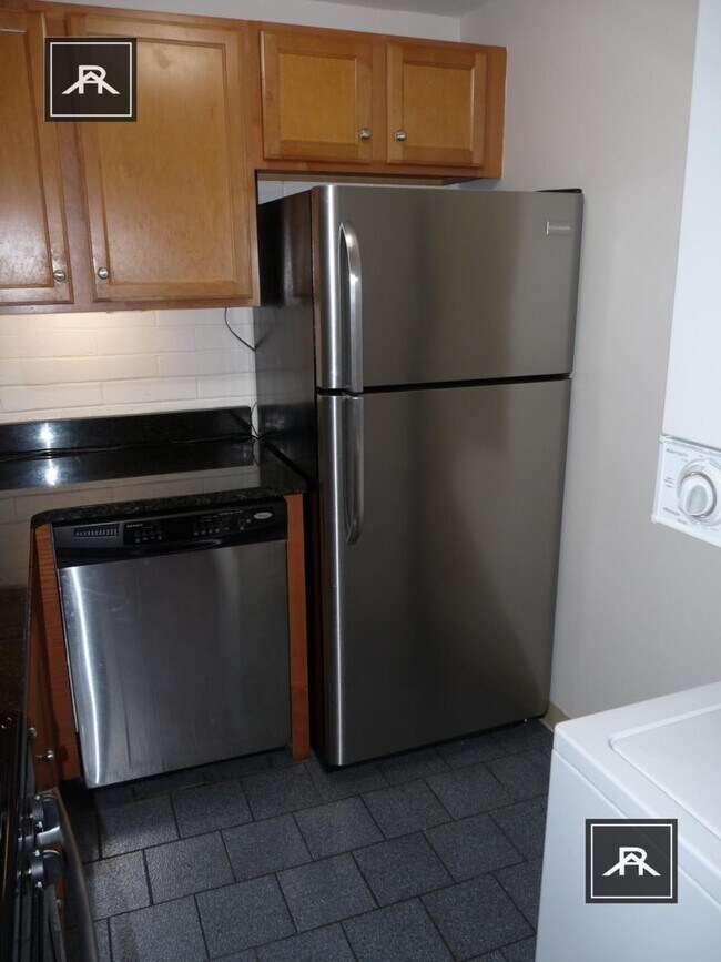 1854 Beacon St in Brookline, MA - Building Photo - Building Photo